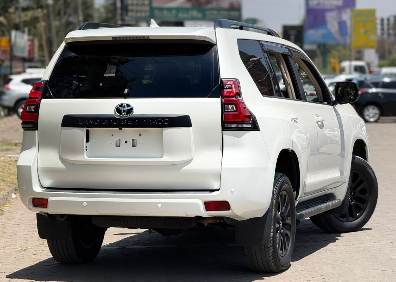 Vehicle photo 4