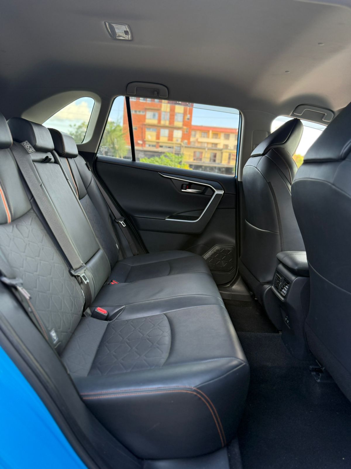 Vehicle photo 7
