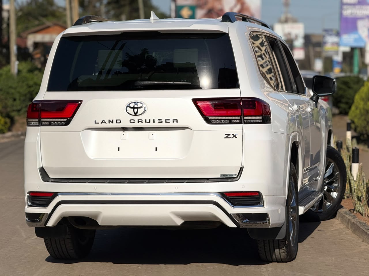 Vehicle photo 4