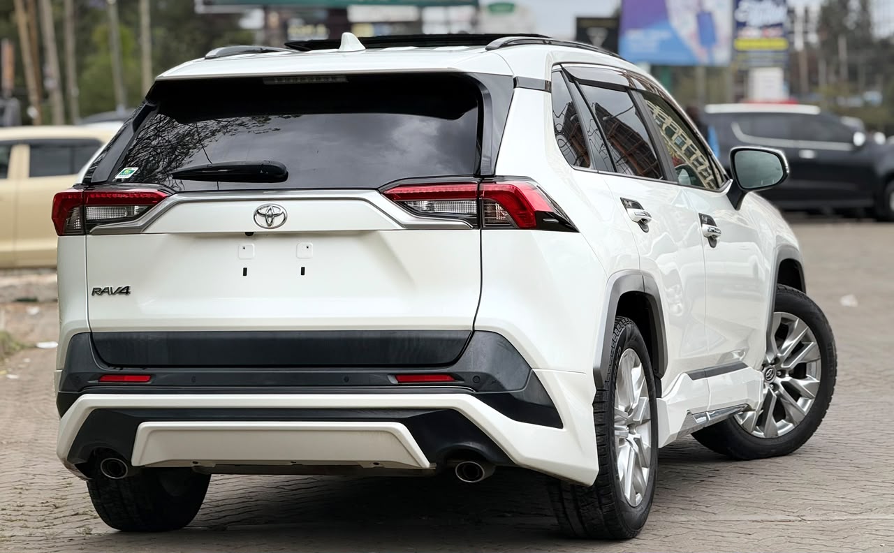 Vehicle photo 4