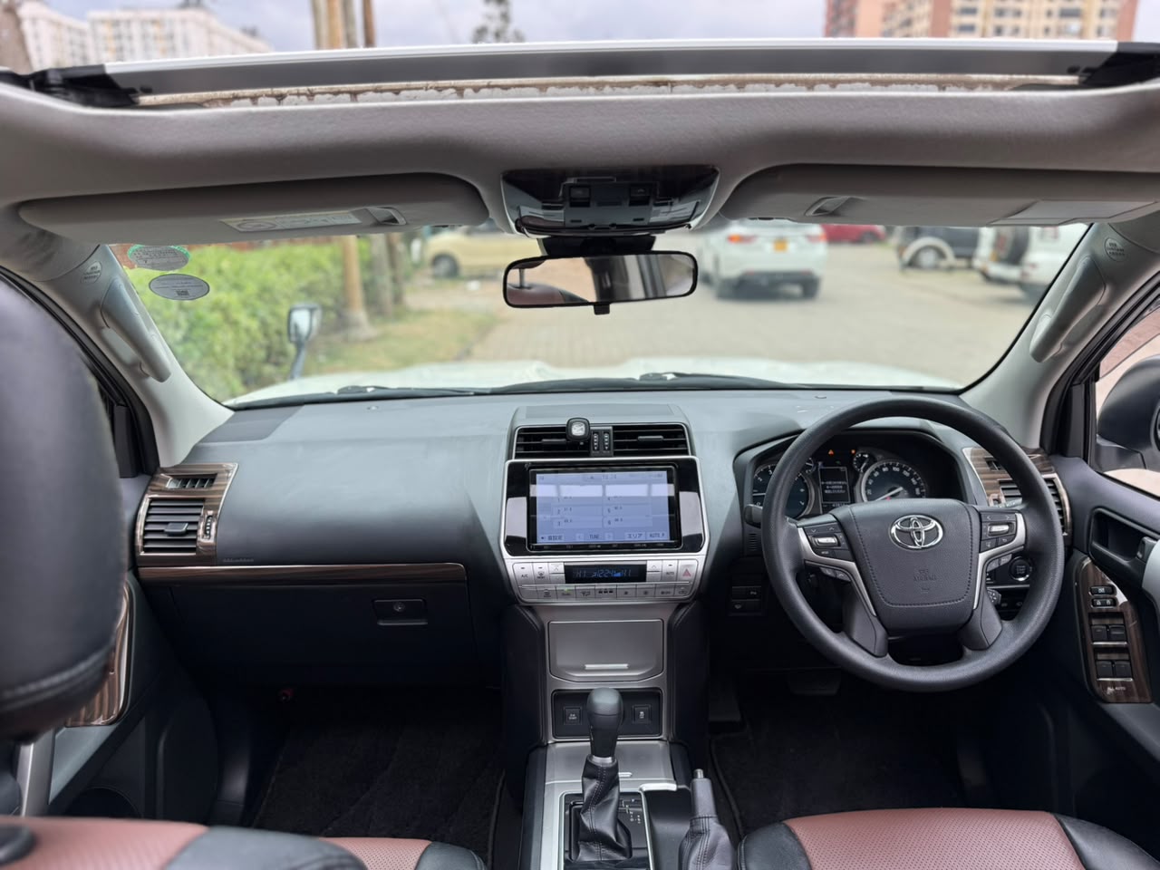 Vehicle photo 8