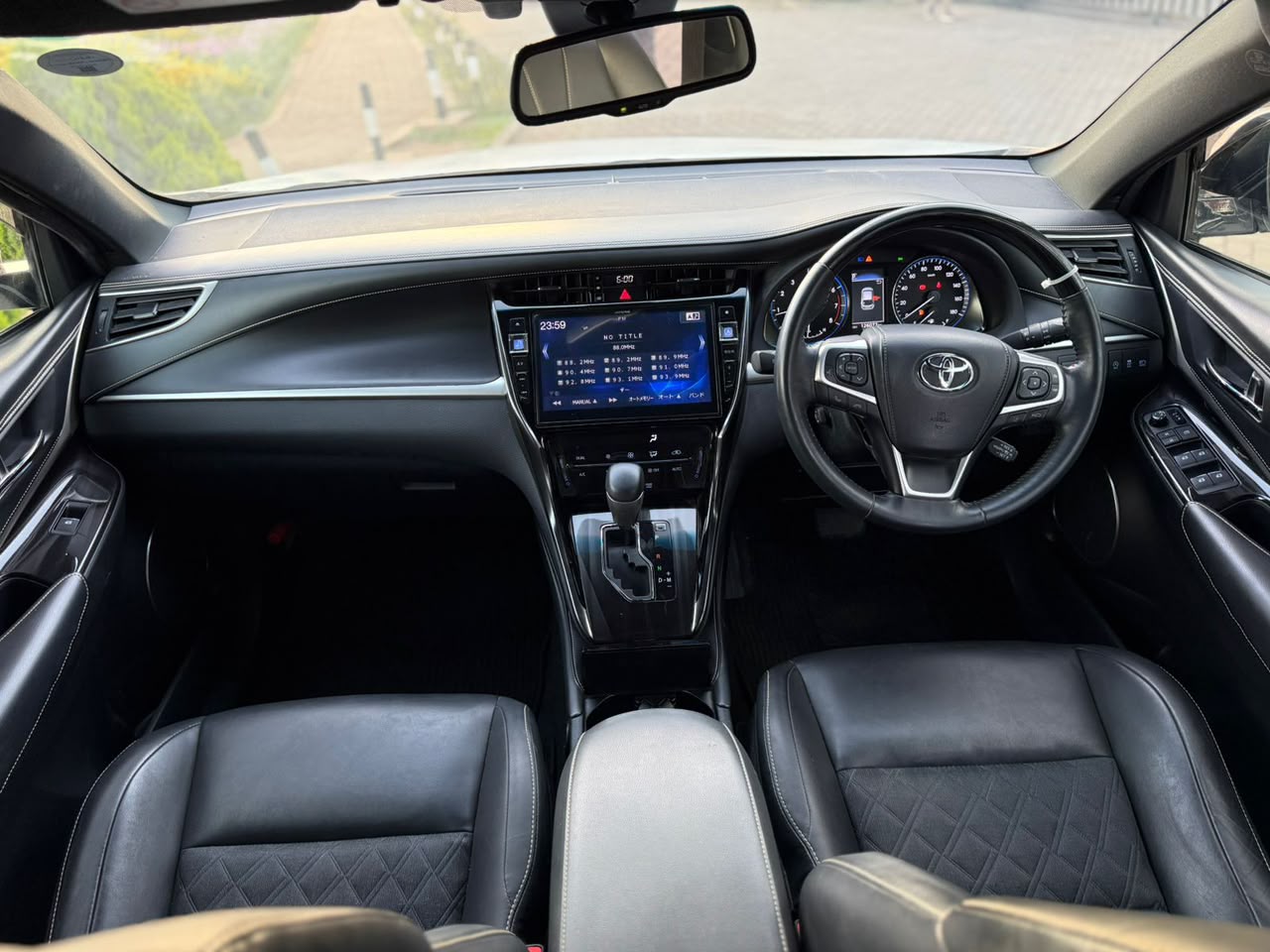 Vehicle photo 8