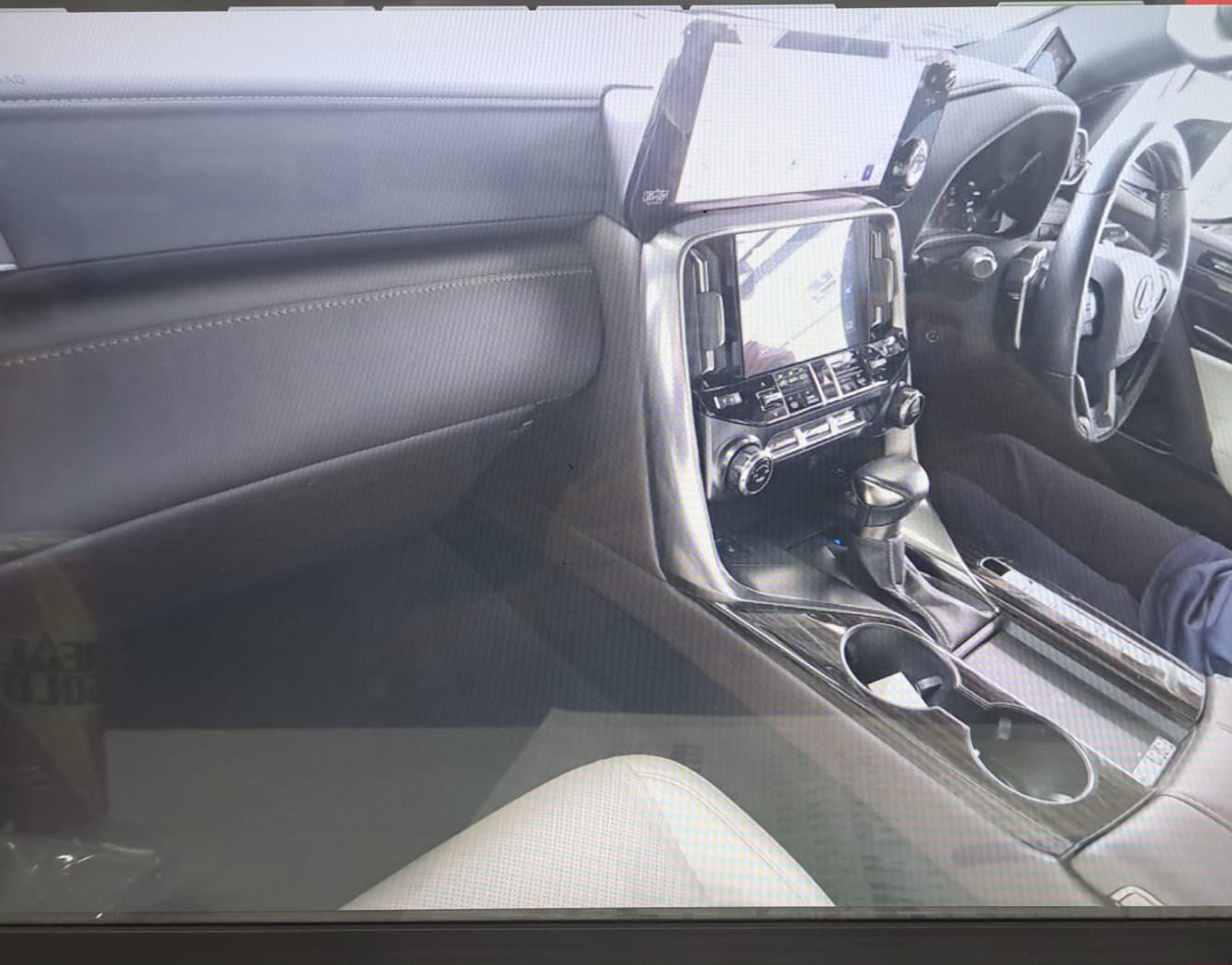 Vehicle photo 4