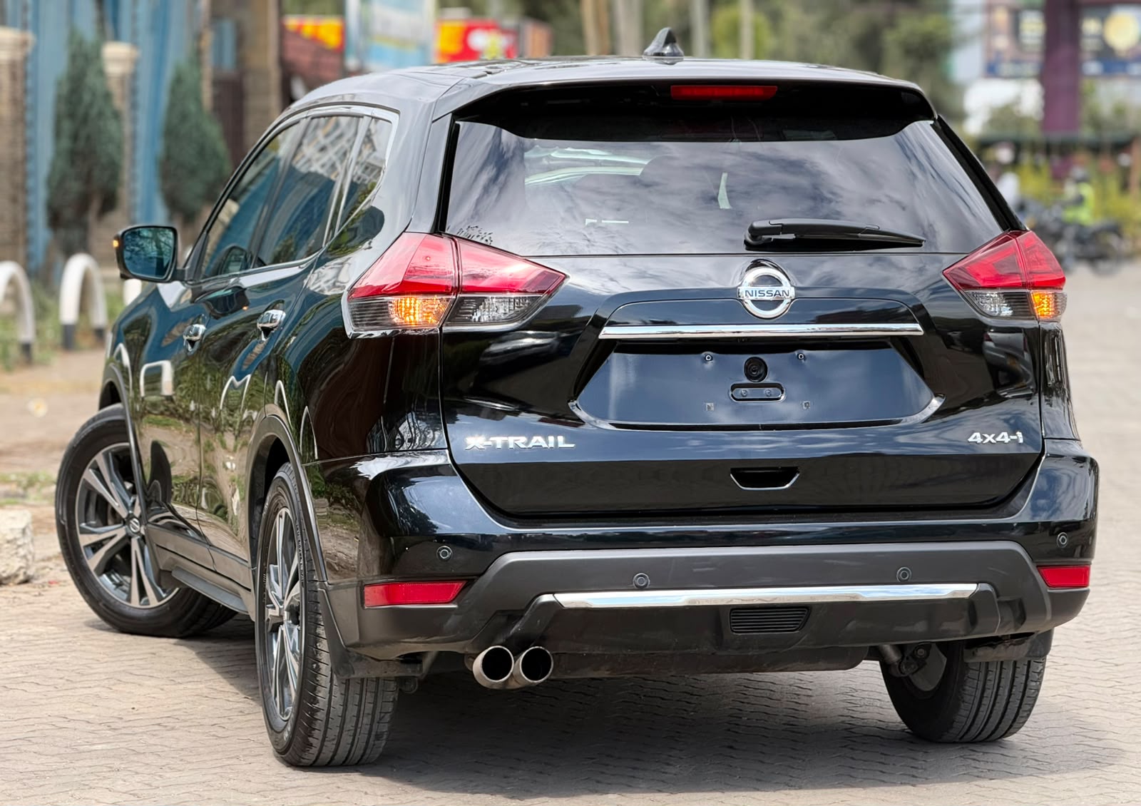 Vehicle photo 2