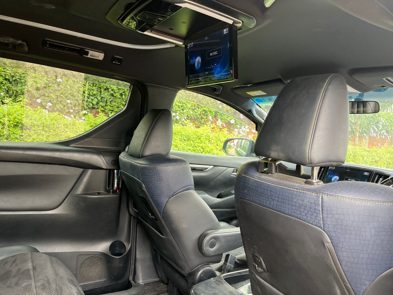 Vehicle photo 8