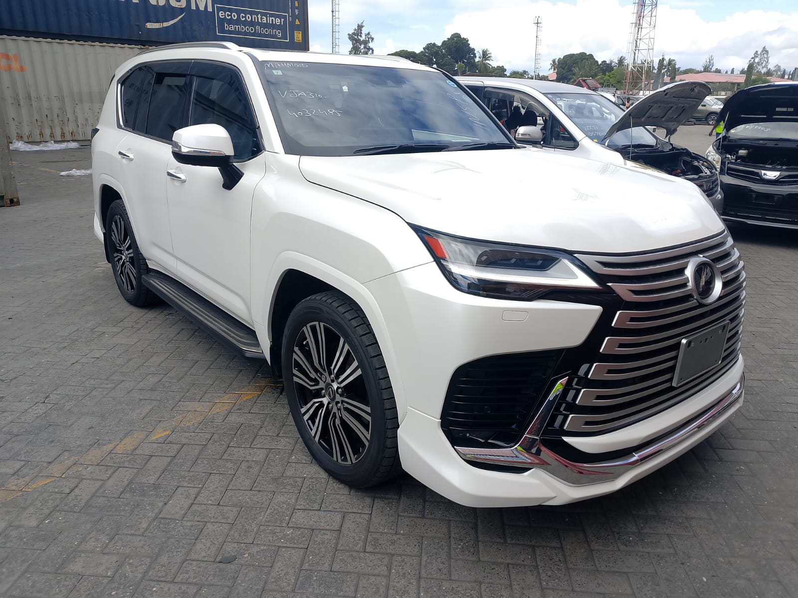 Lexus LX600