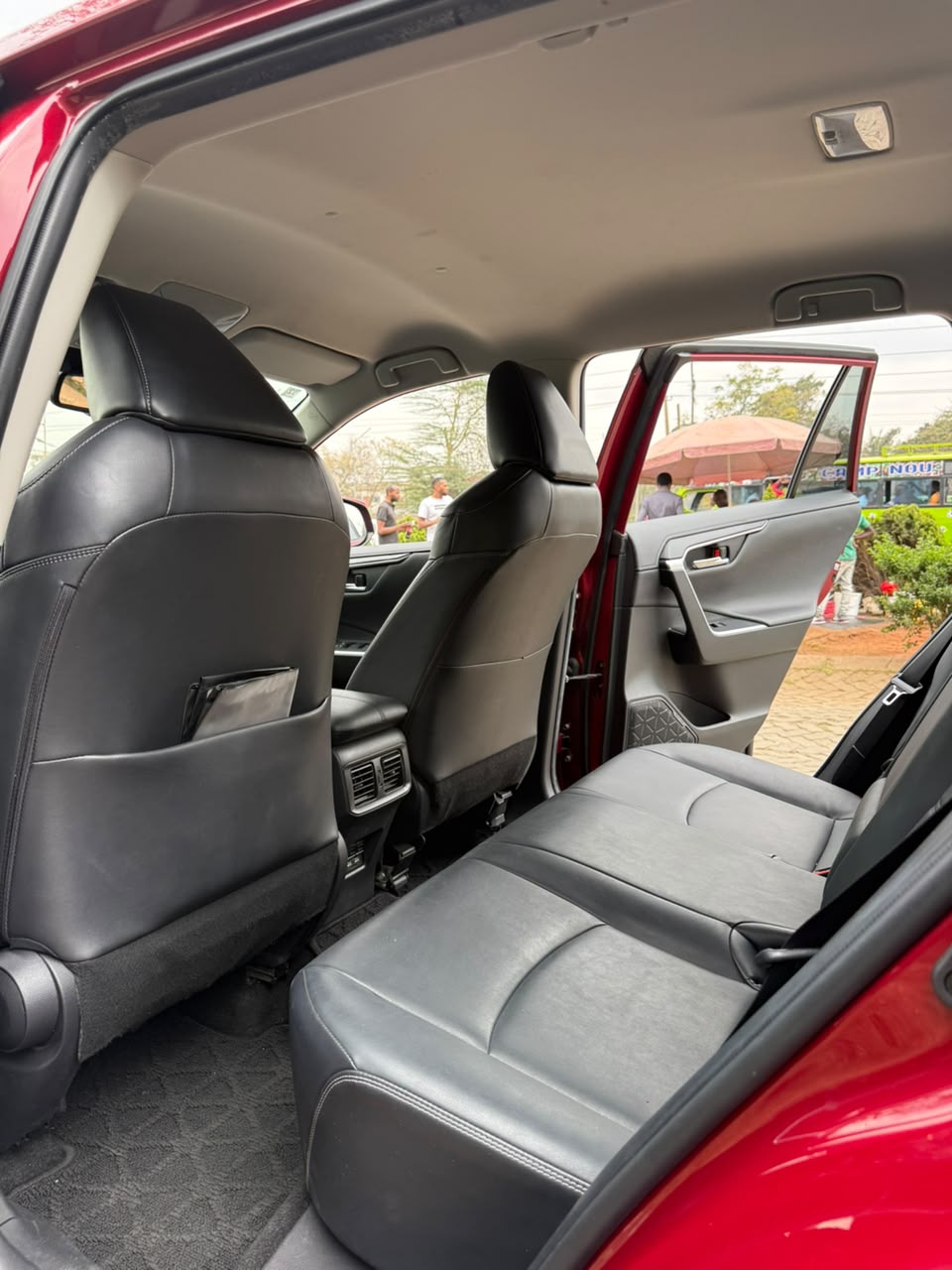 Vehicle photo 7