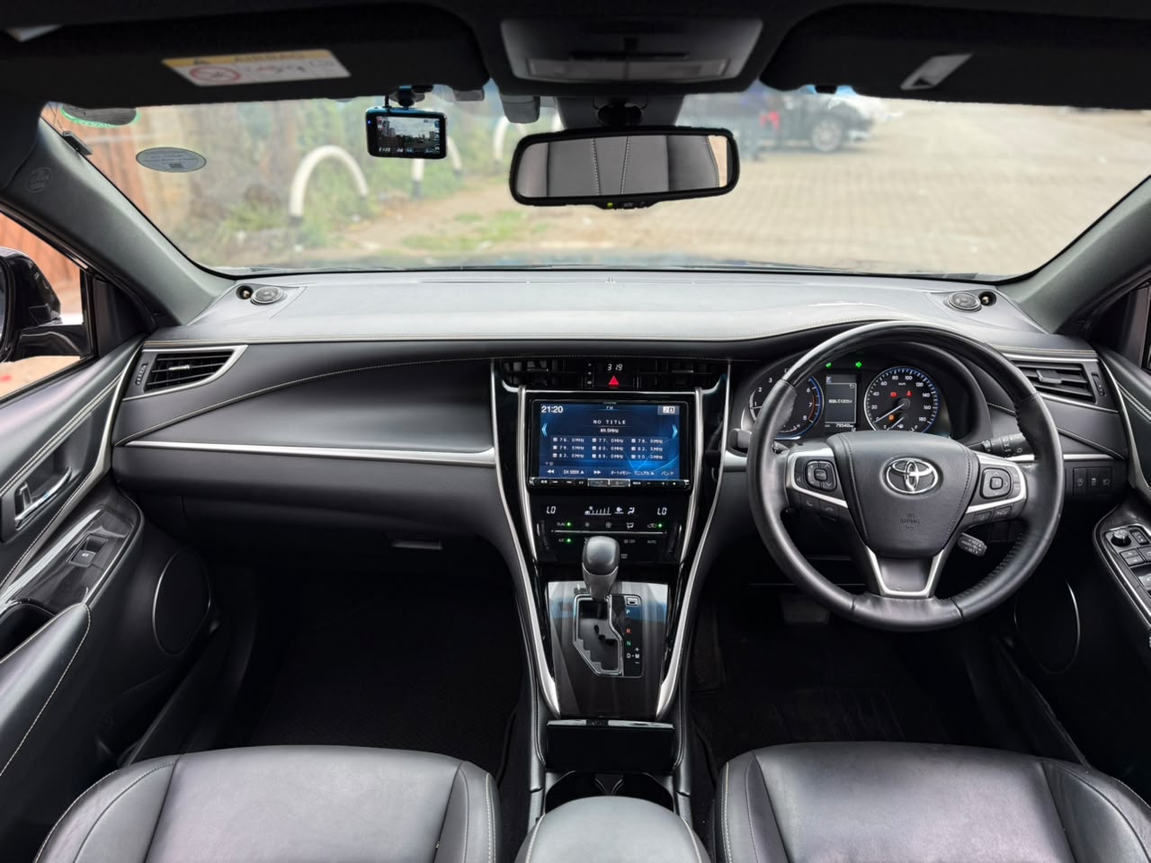Vehicle photo 8