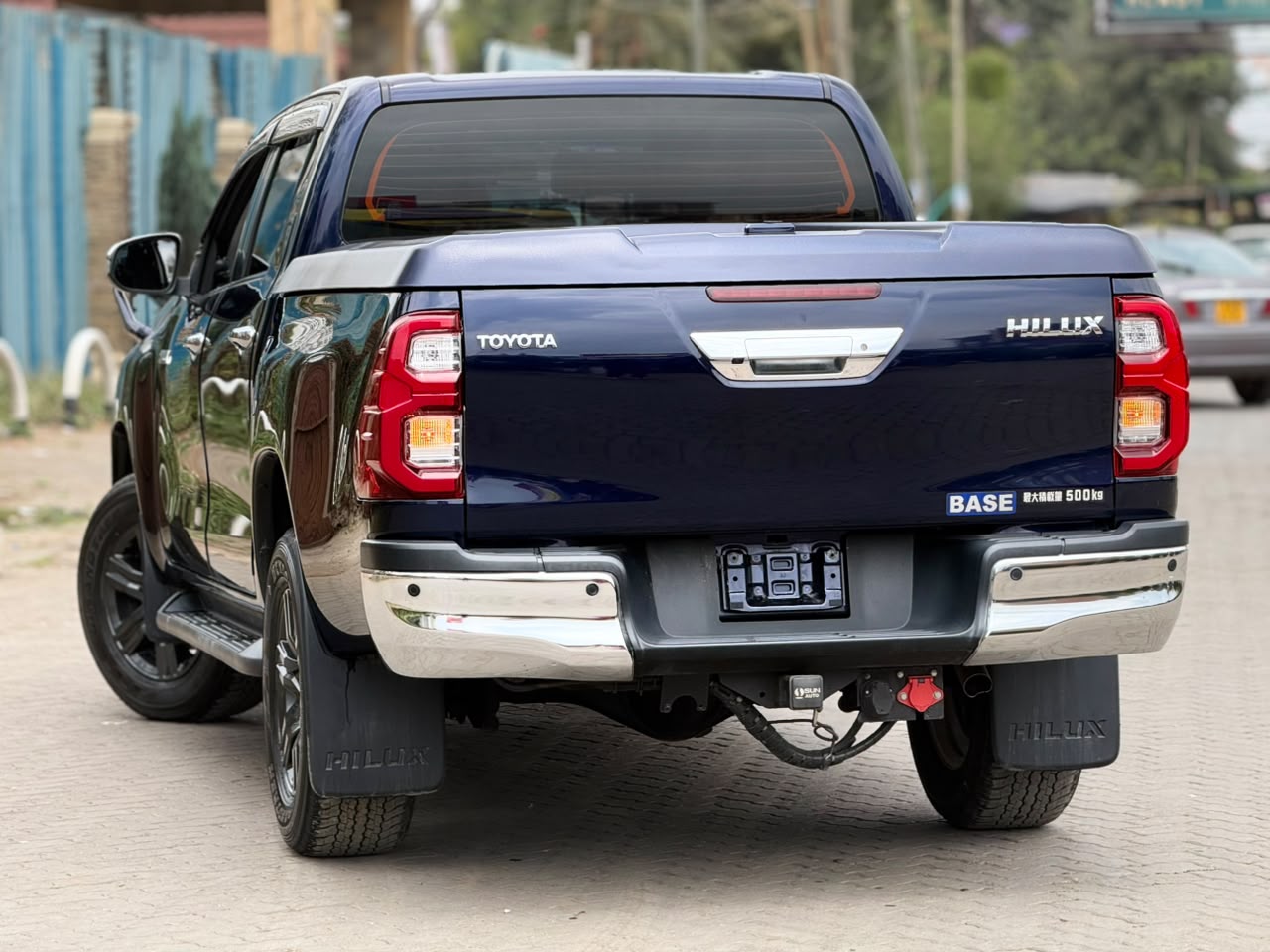 Vehicle photo 2