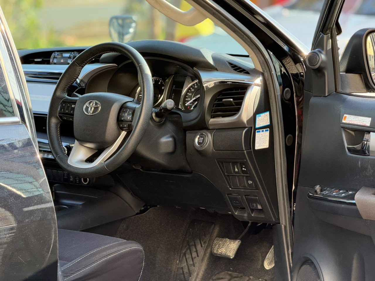 Vehicle photo 5