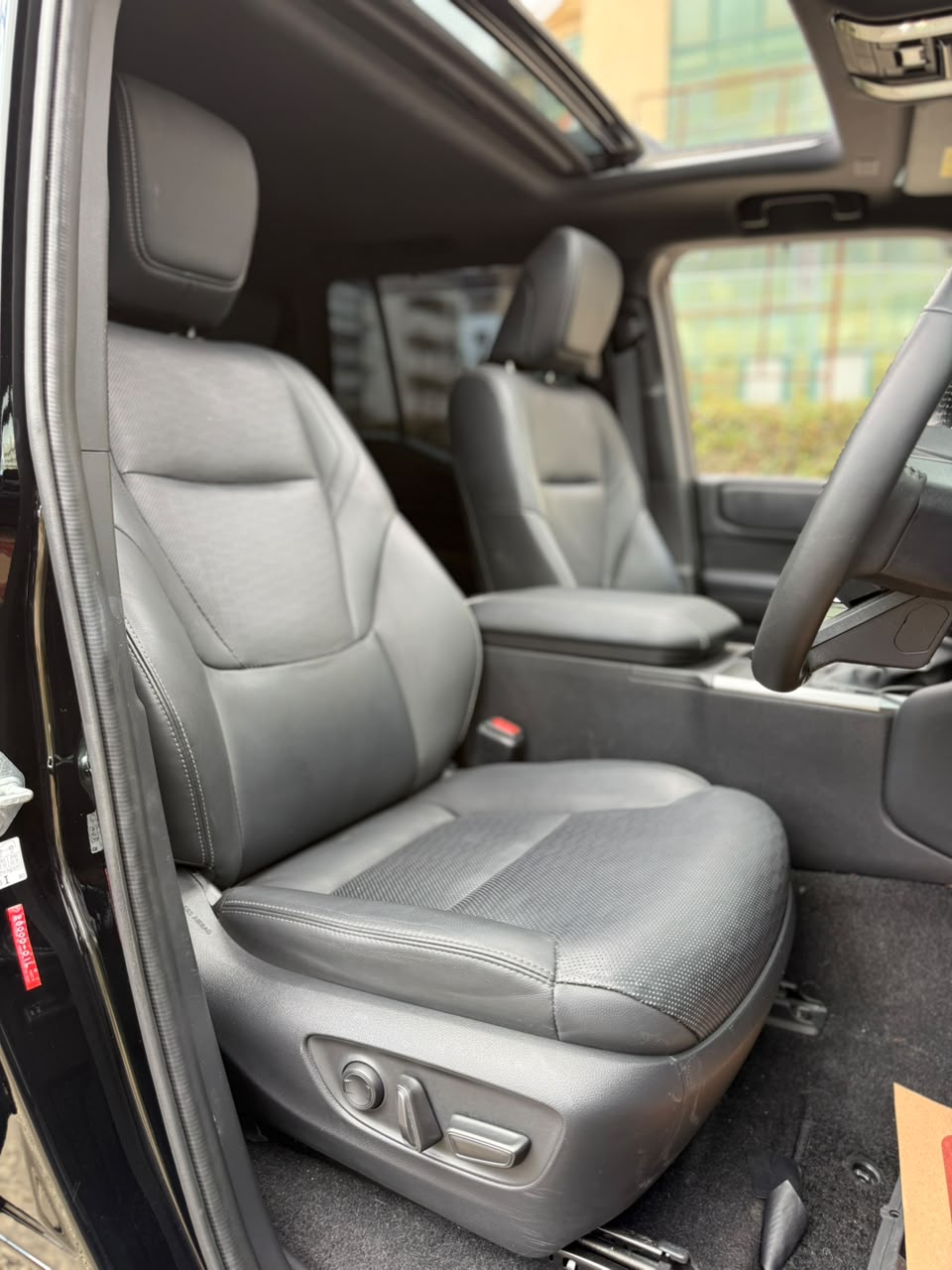 Vehicle photo 5