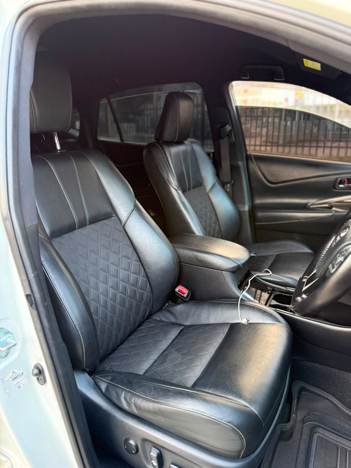 Vehicle photo 8