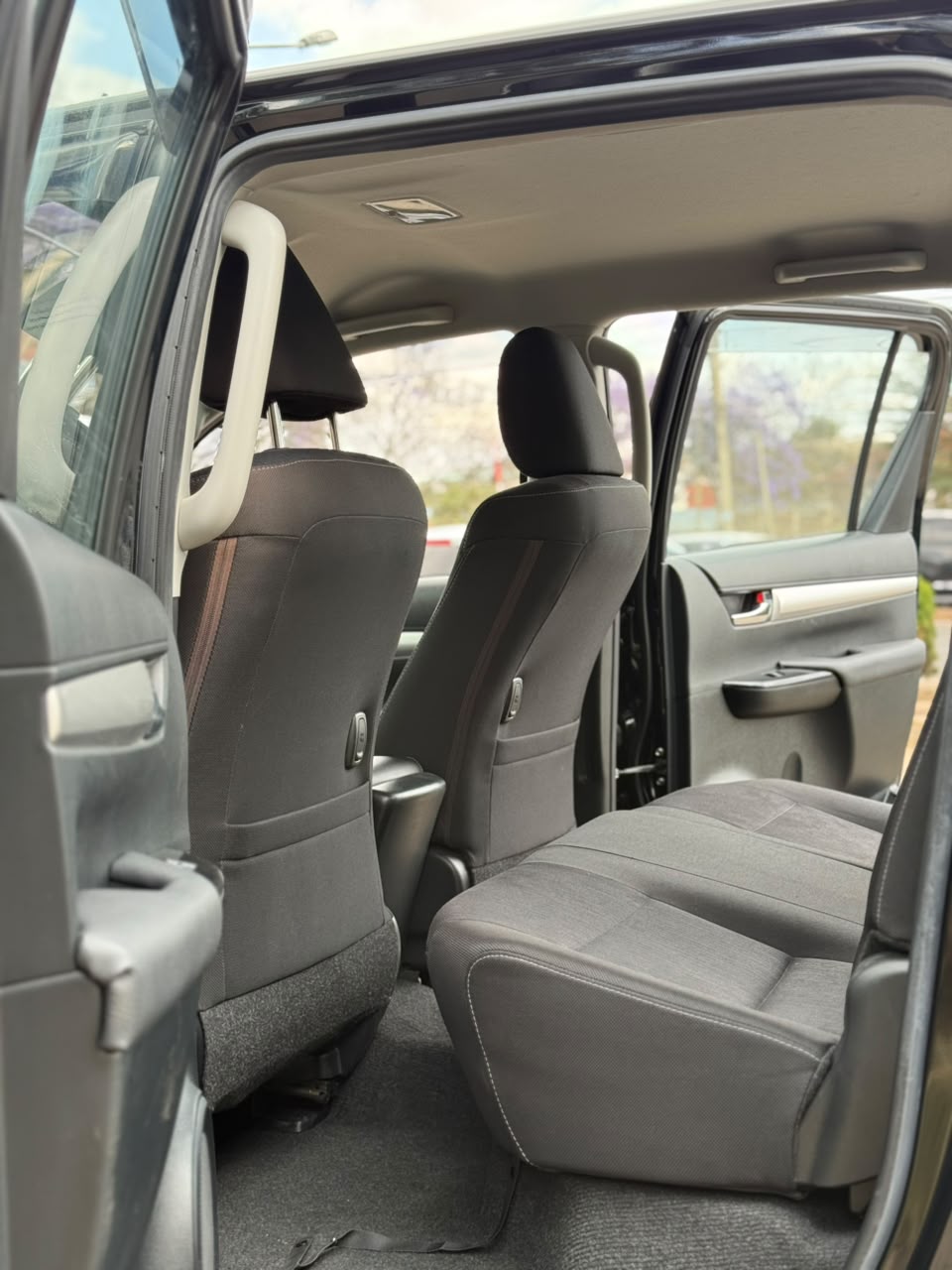 Vehicle photo 7