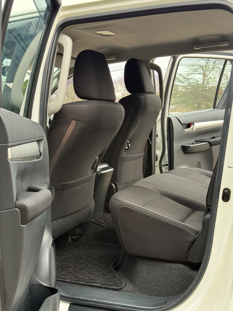 Vehicle photo 7