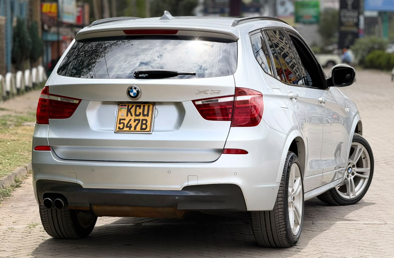 Vehicle photo 4