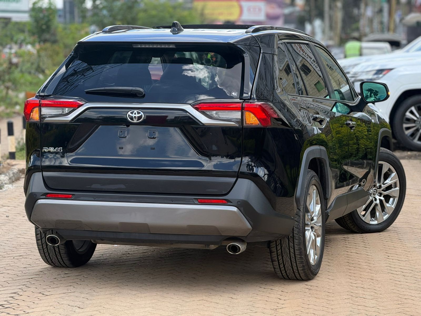 Vehicle photo 4