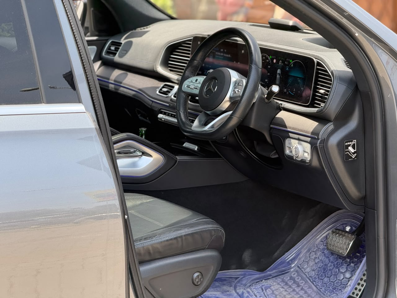 Vehicle photo 5