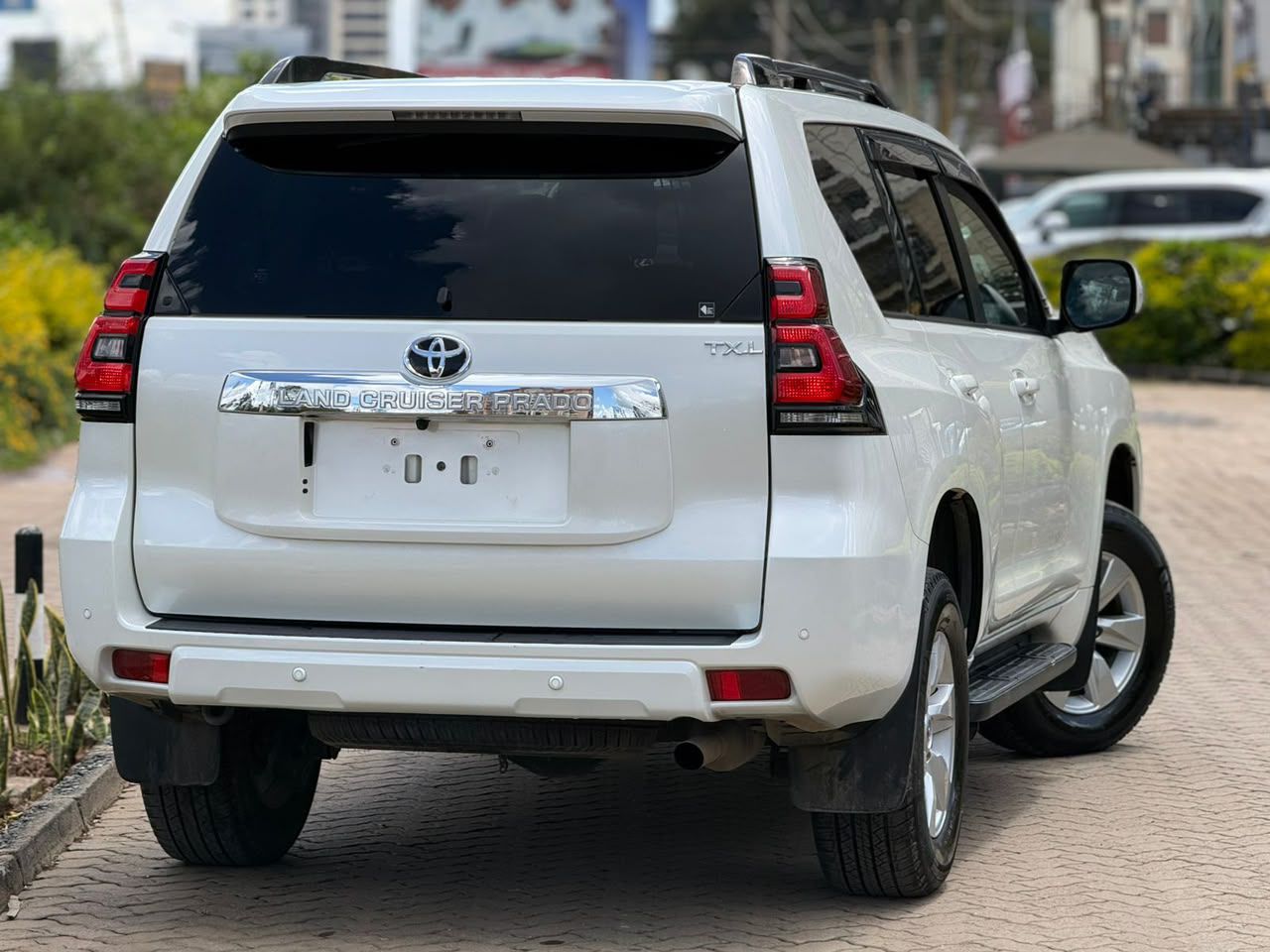 Vehicle photo 4