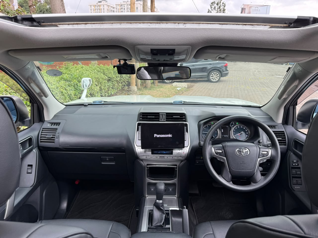 Vehicle photo 7