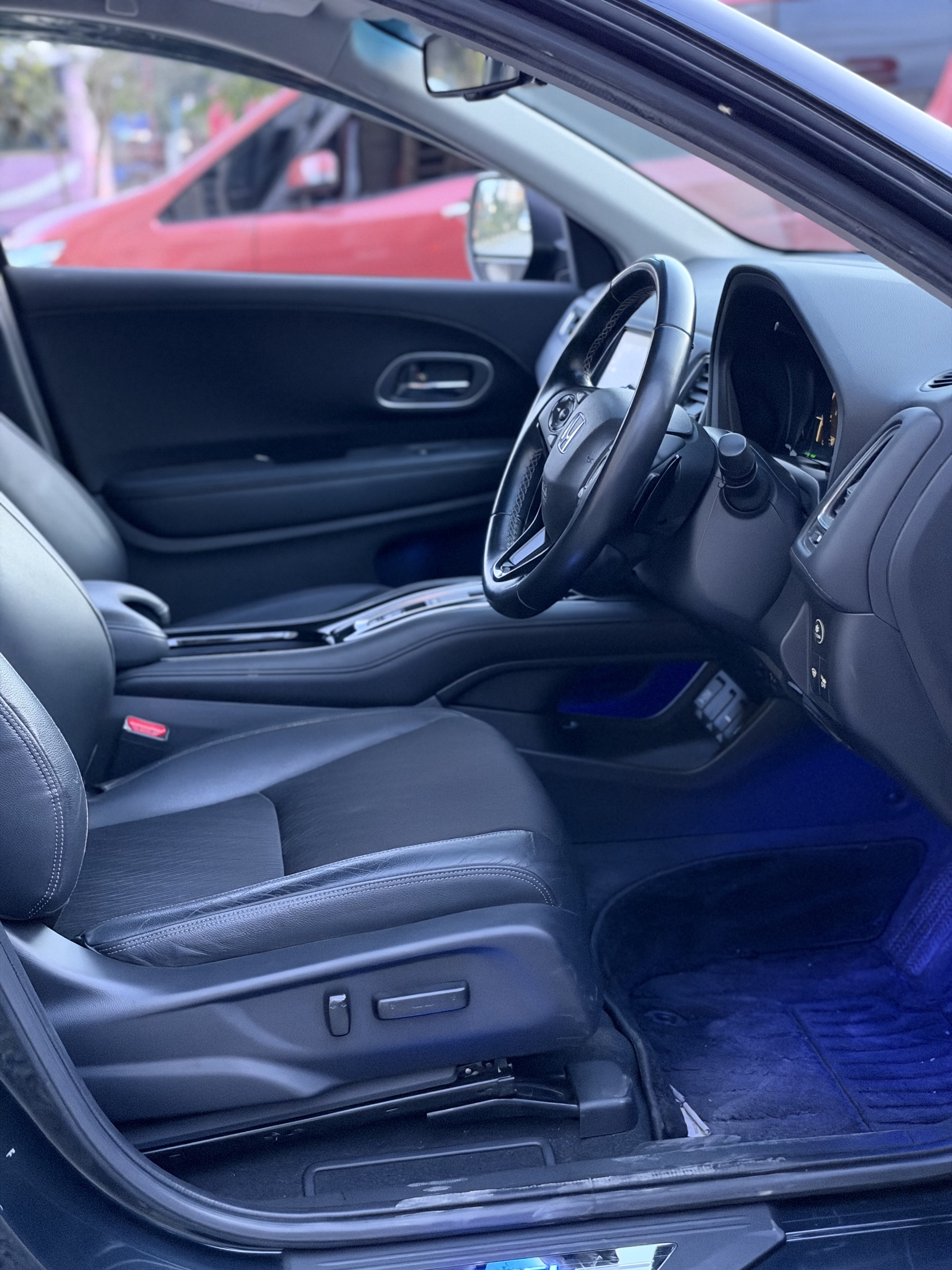 Vehicle photo 5