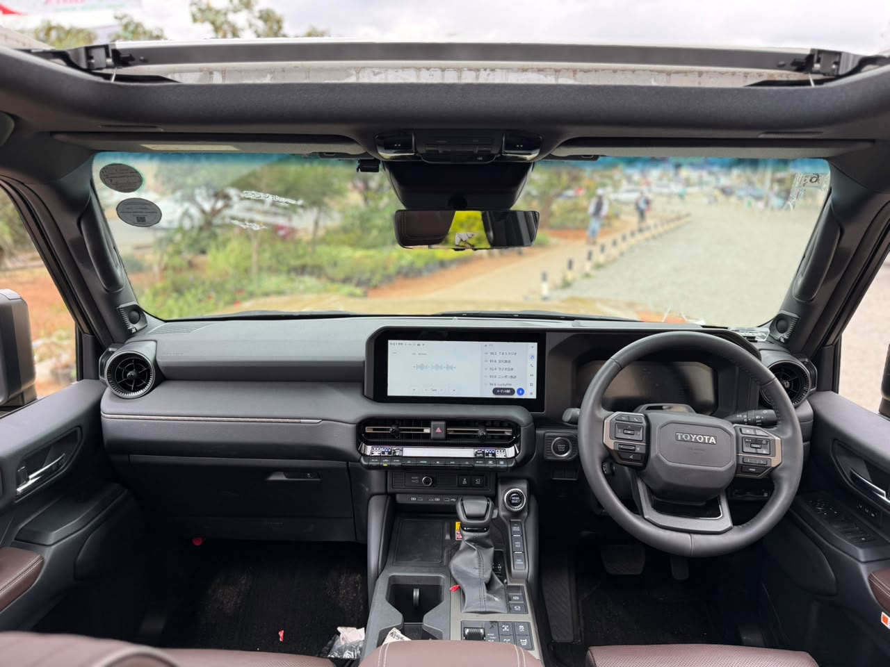 Vehicle photo 7