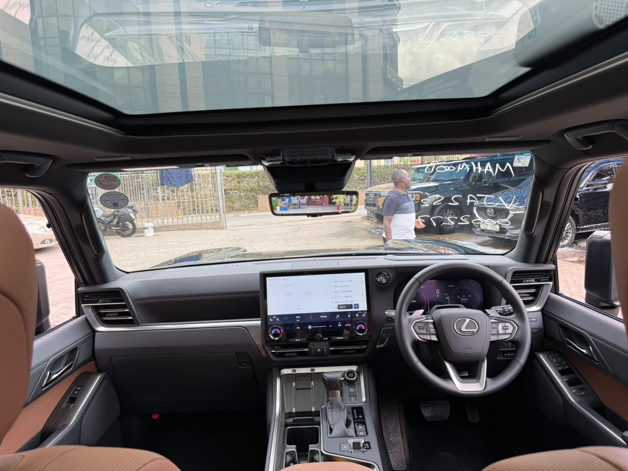 Vehicle photo 8