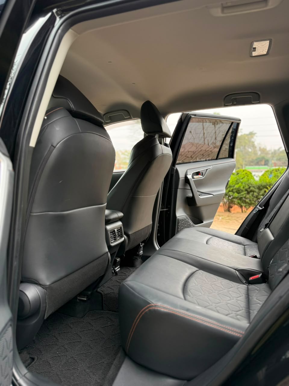 Vehicle photo 7