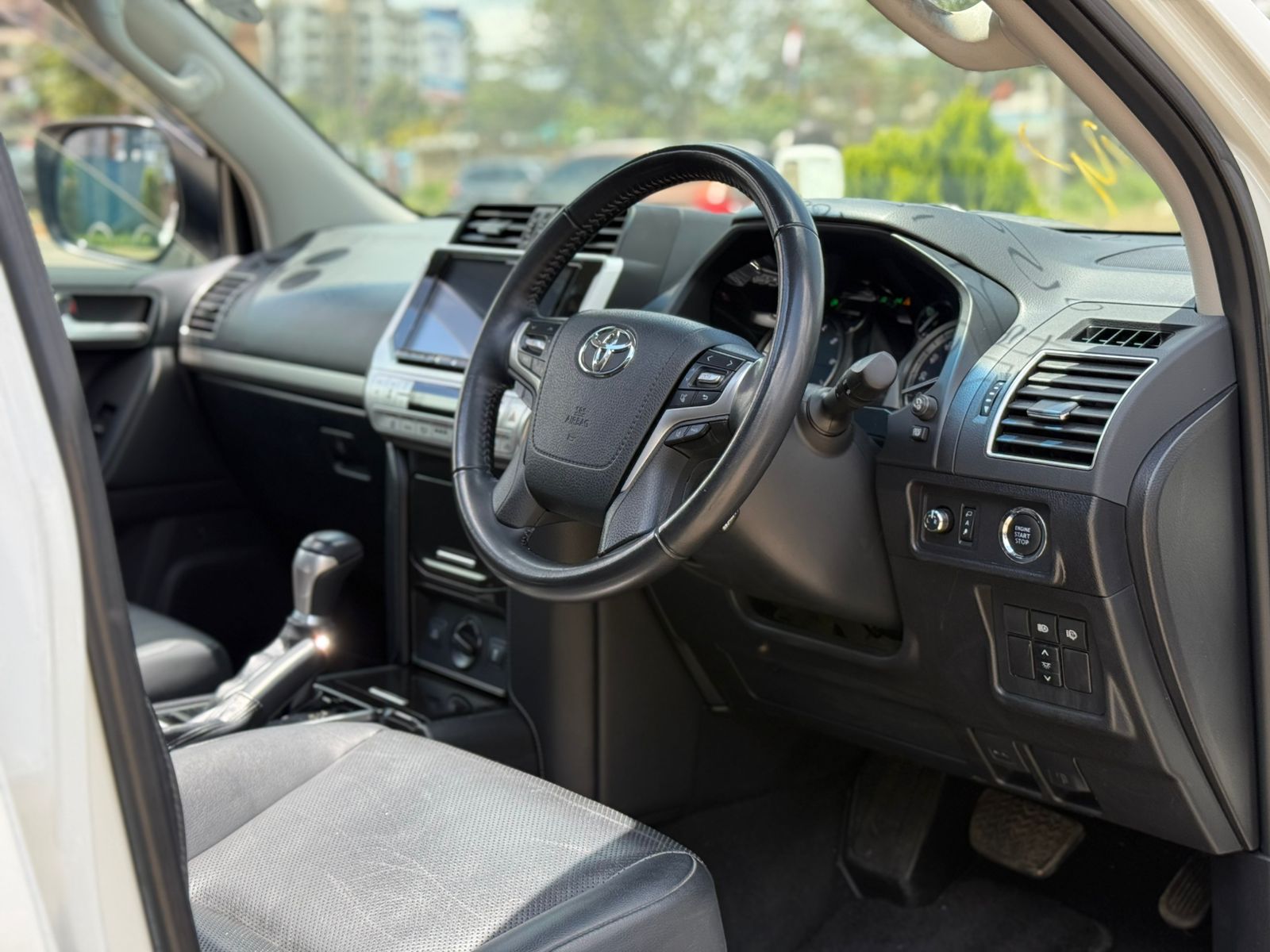 Vehicle photo 5