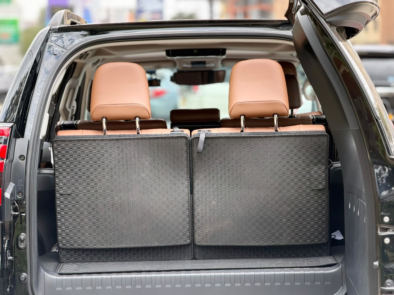 Vehicle photo 8