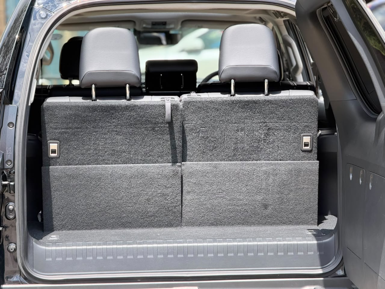 Vehicle photo 8