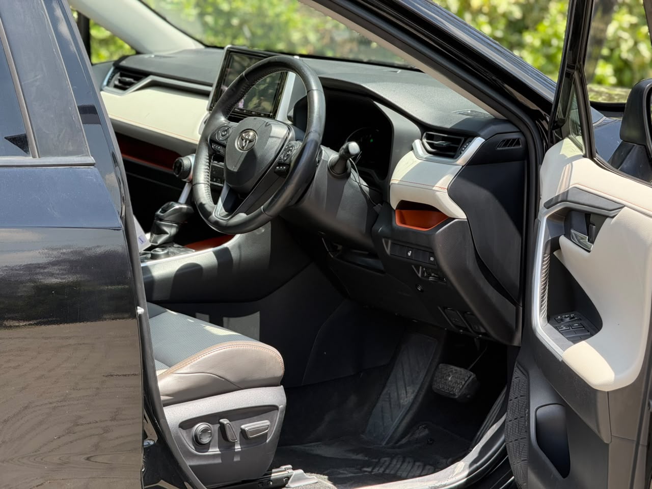 Vehicle photo 5