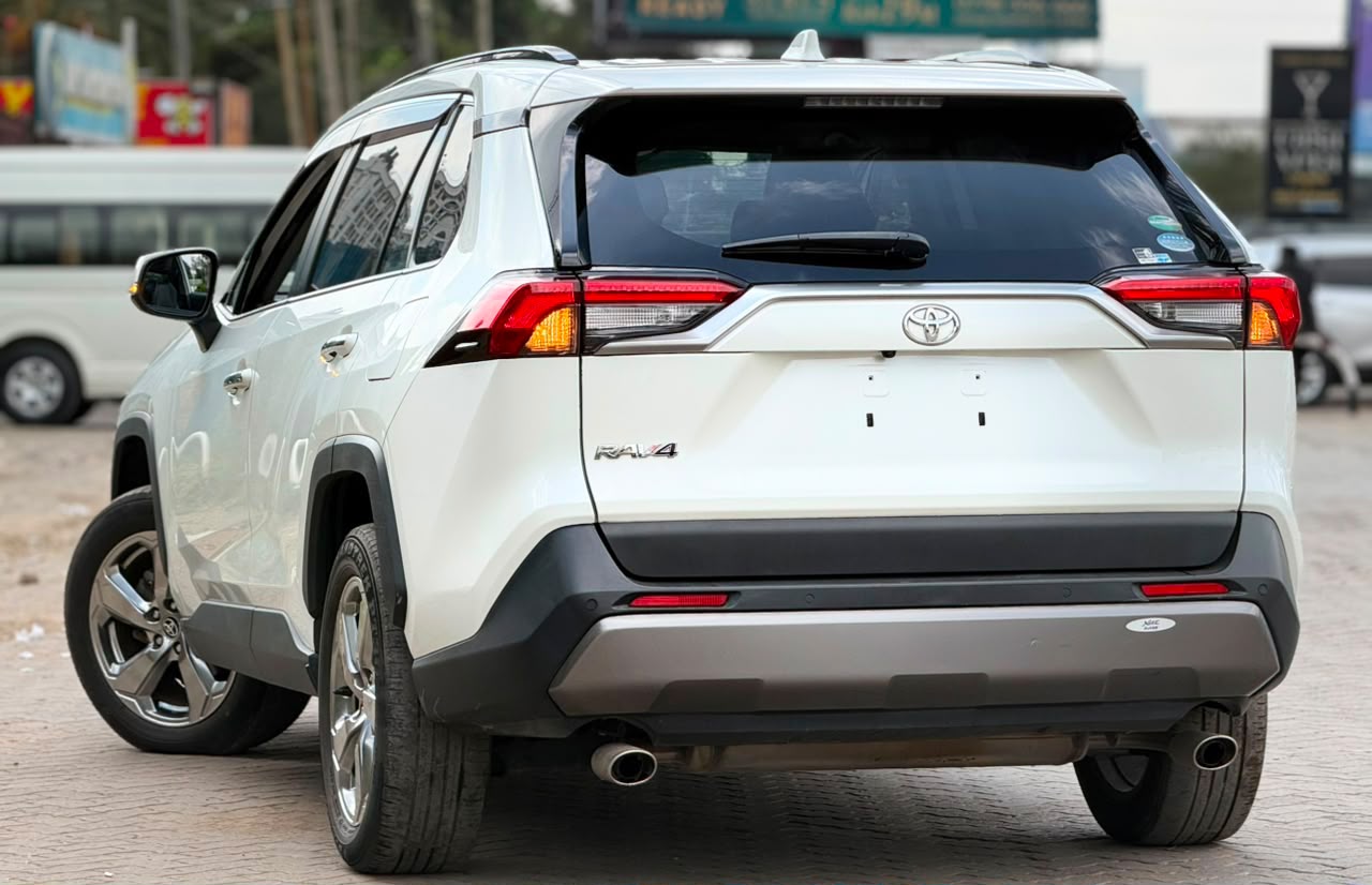 Vehicle photo 2