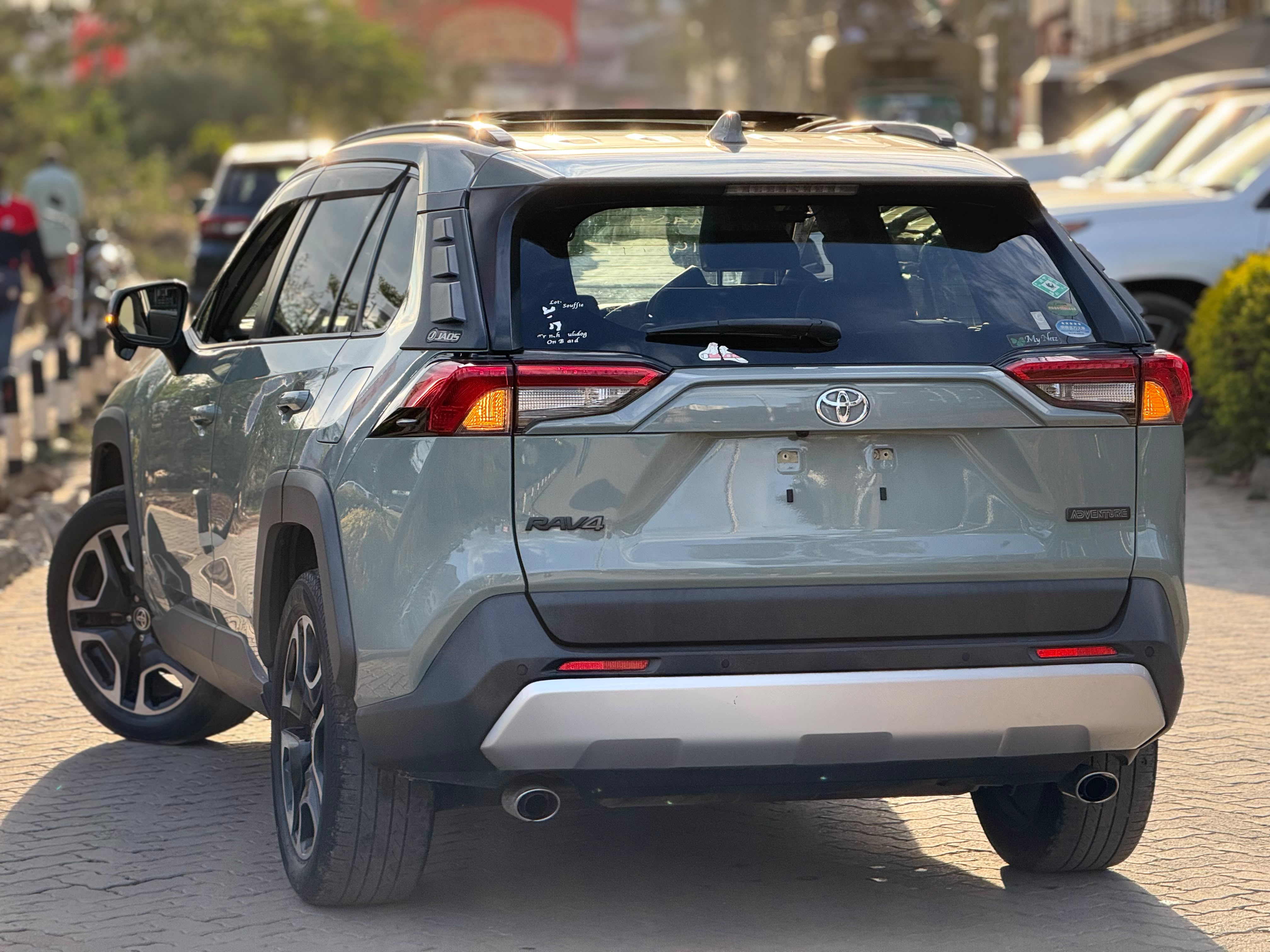 Vehicle photo 6