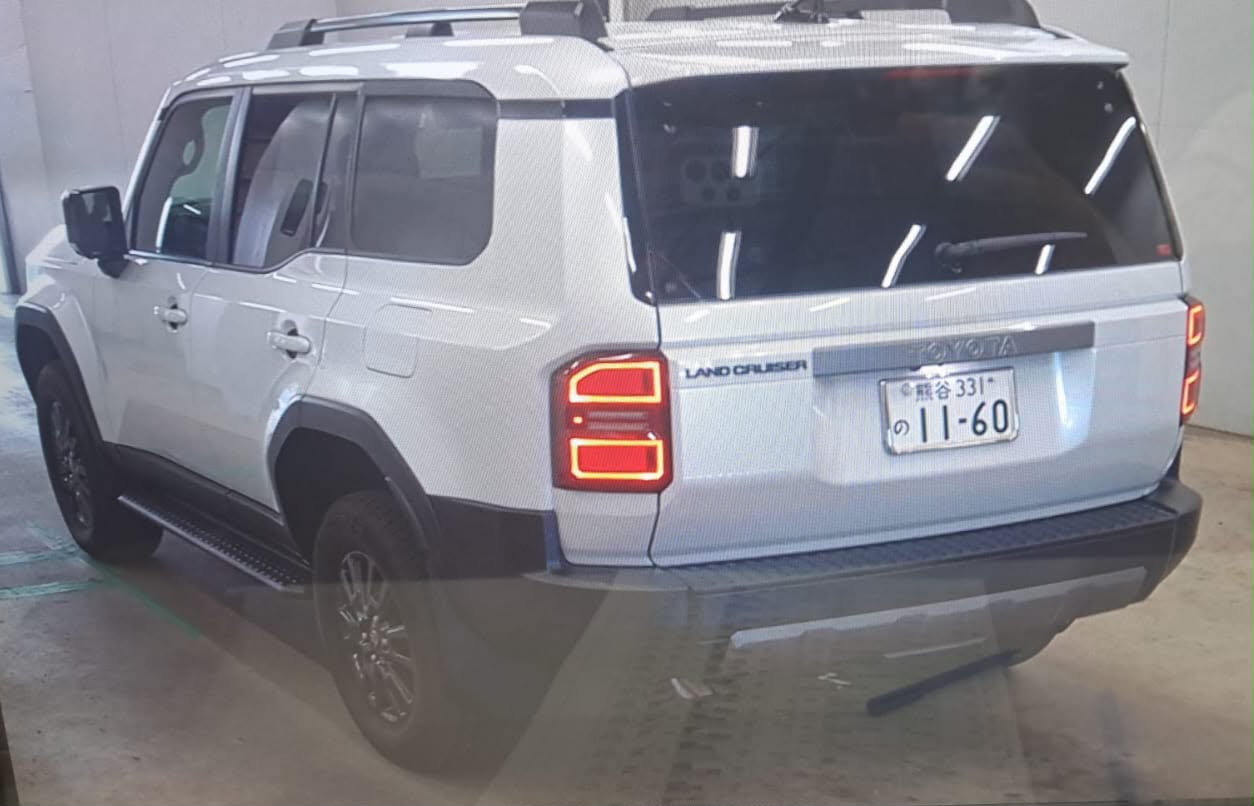 Vehicle photo 3