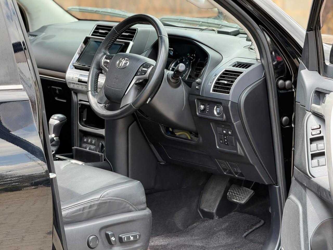 Vehicle photo 5