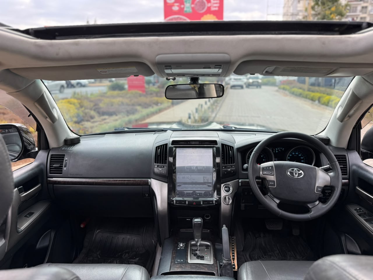 Vehicle photo 8