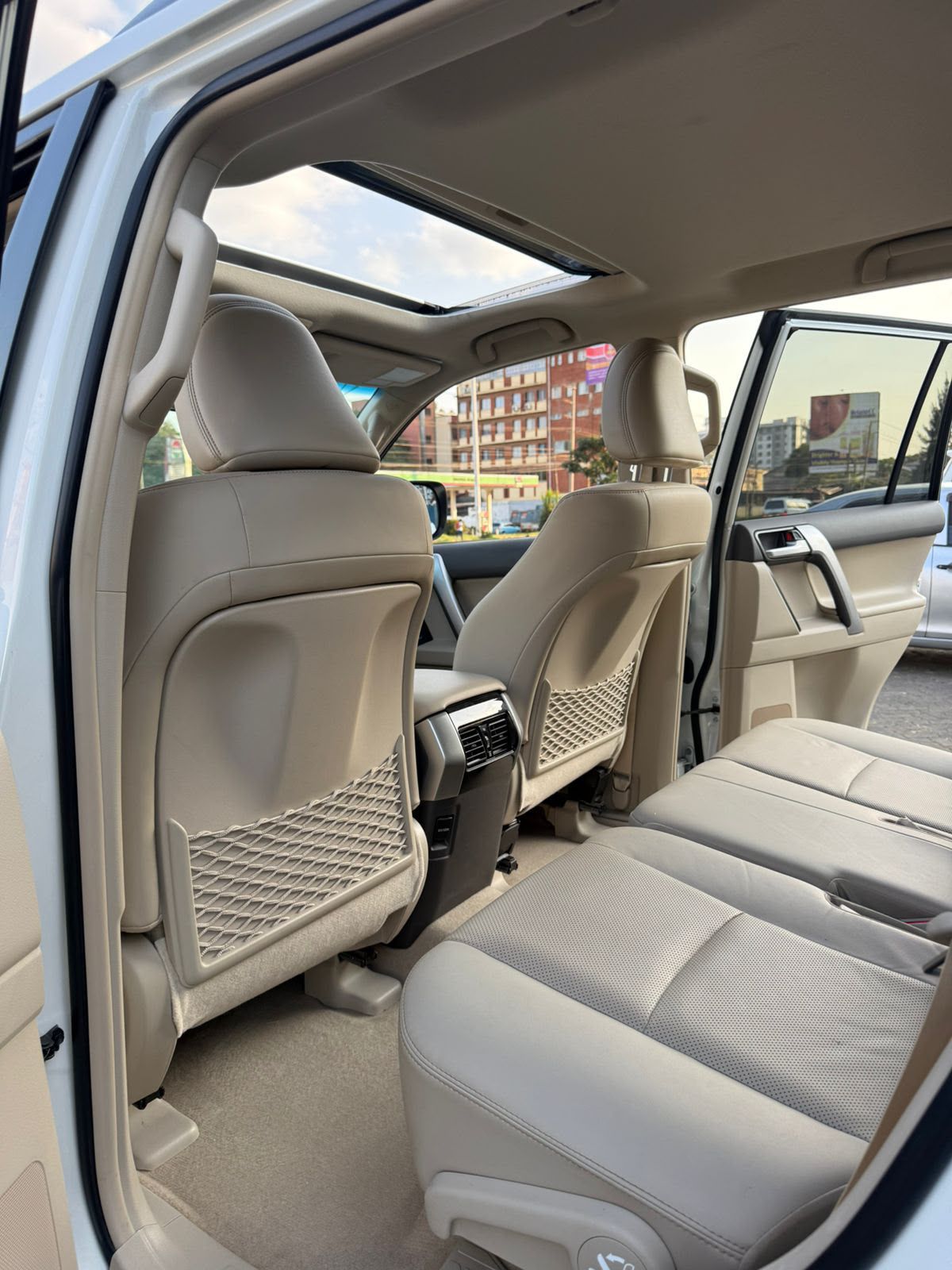 Vehicle photo 8