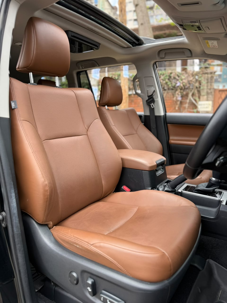 Vehicle photo 5