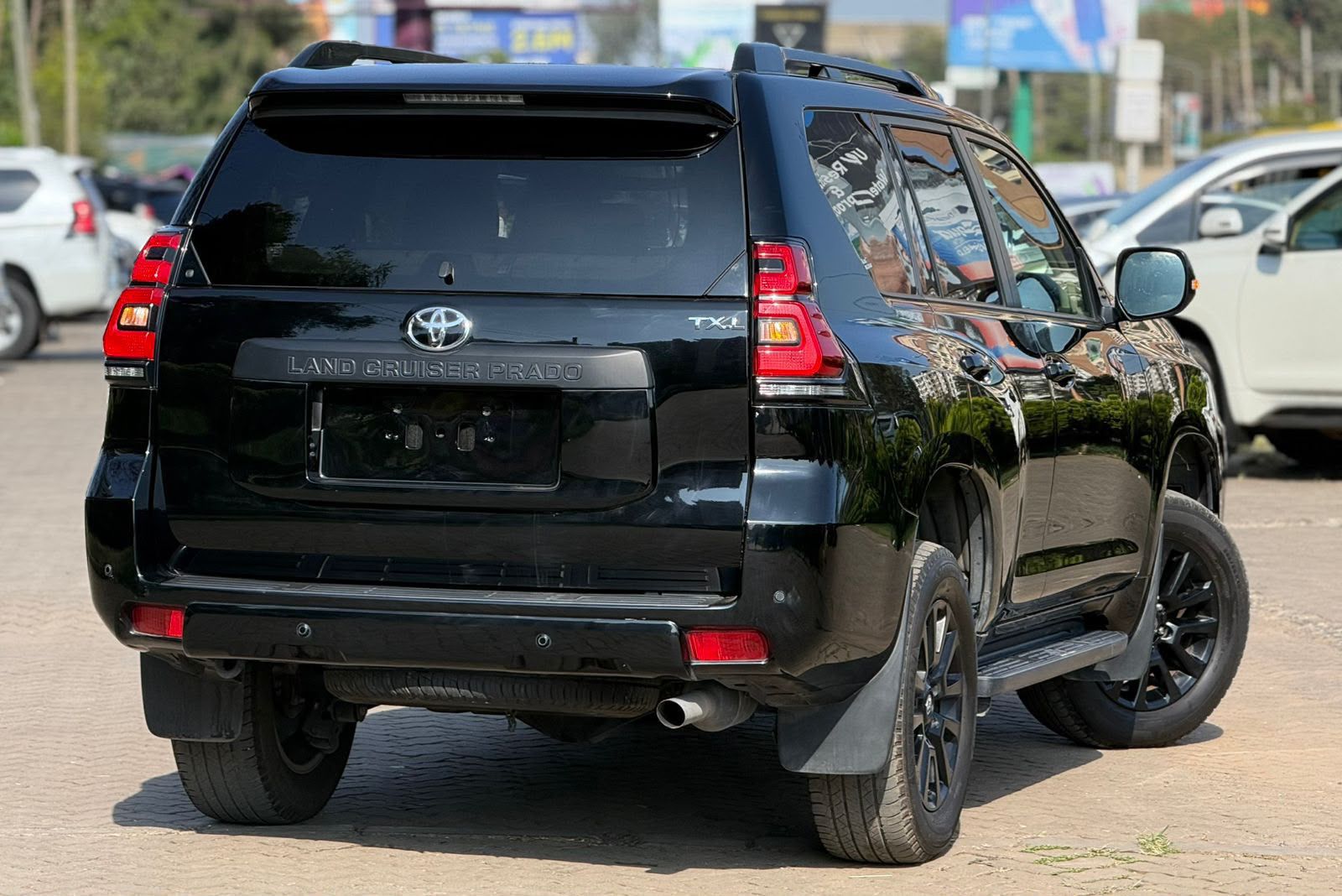 Vehicle photo 4