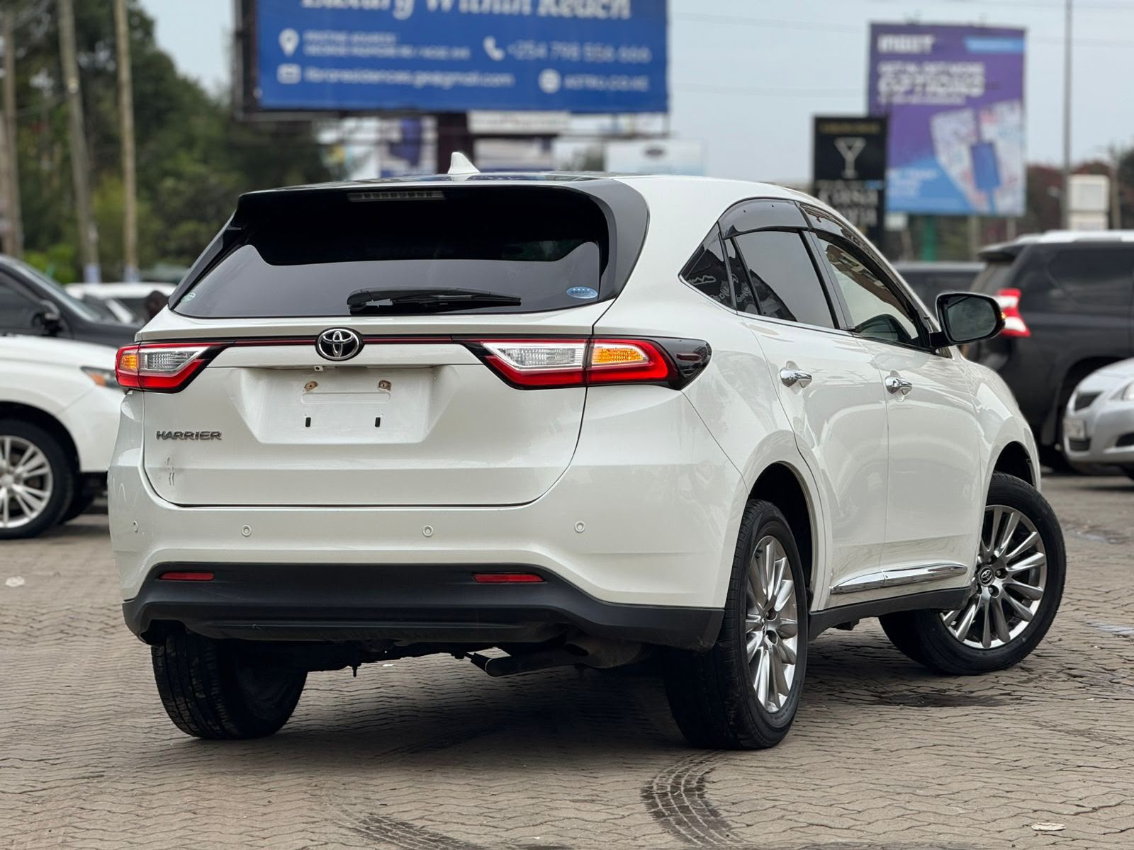 Vehicle photo 4
