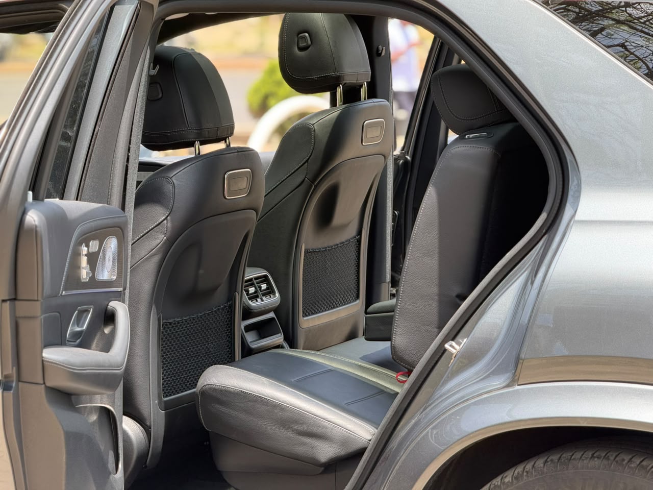 Vehicle photo 6