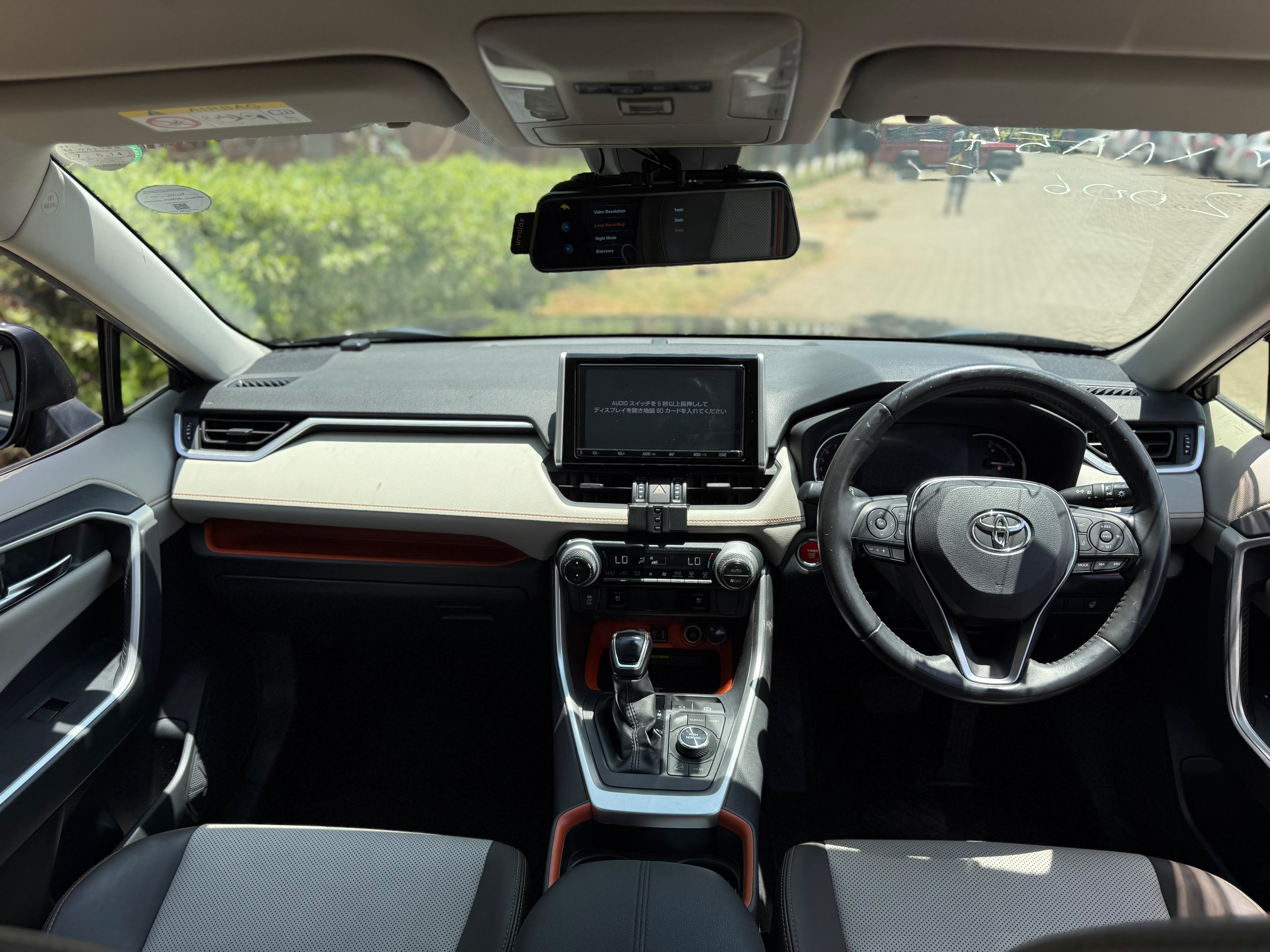 Vehicle photo 6