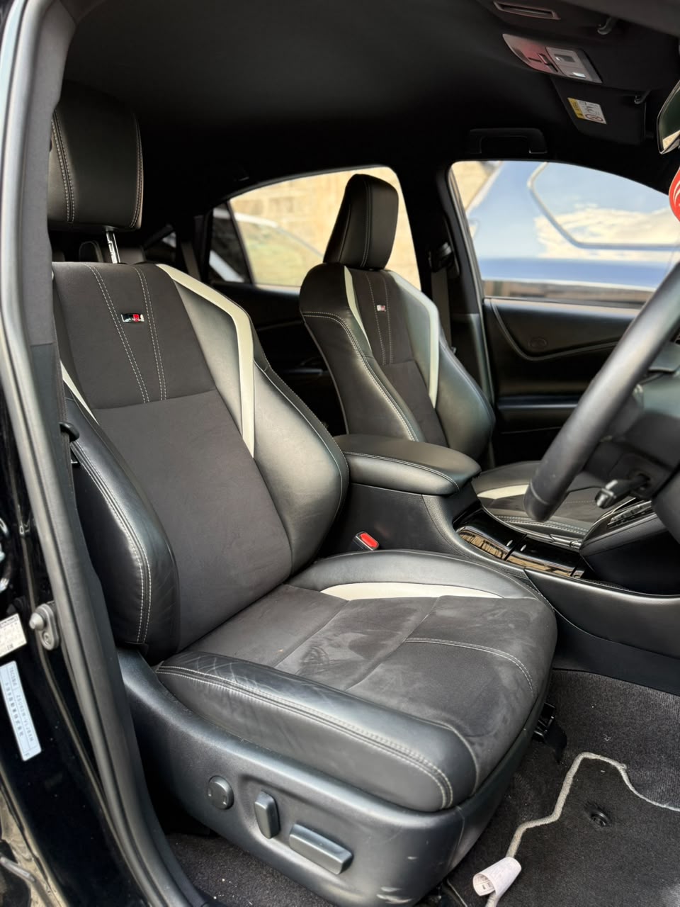 Vehicle photo 6