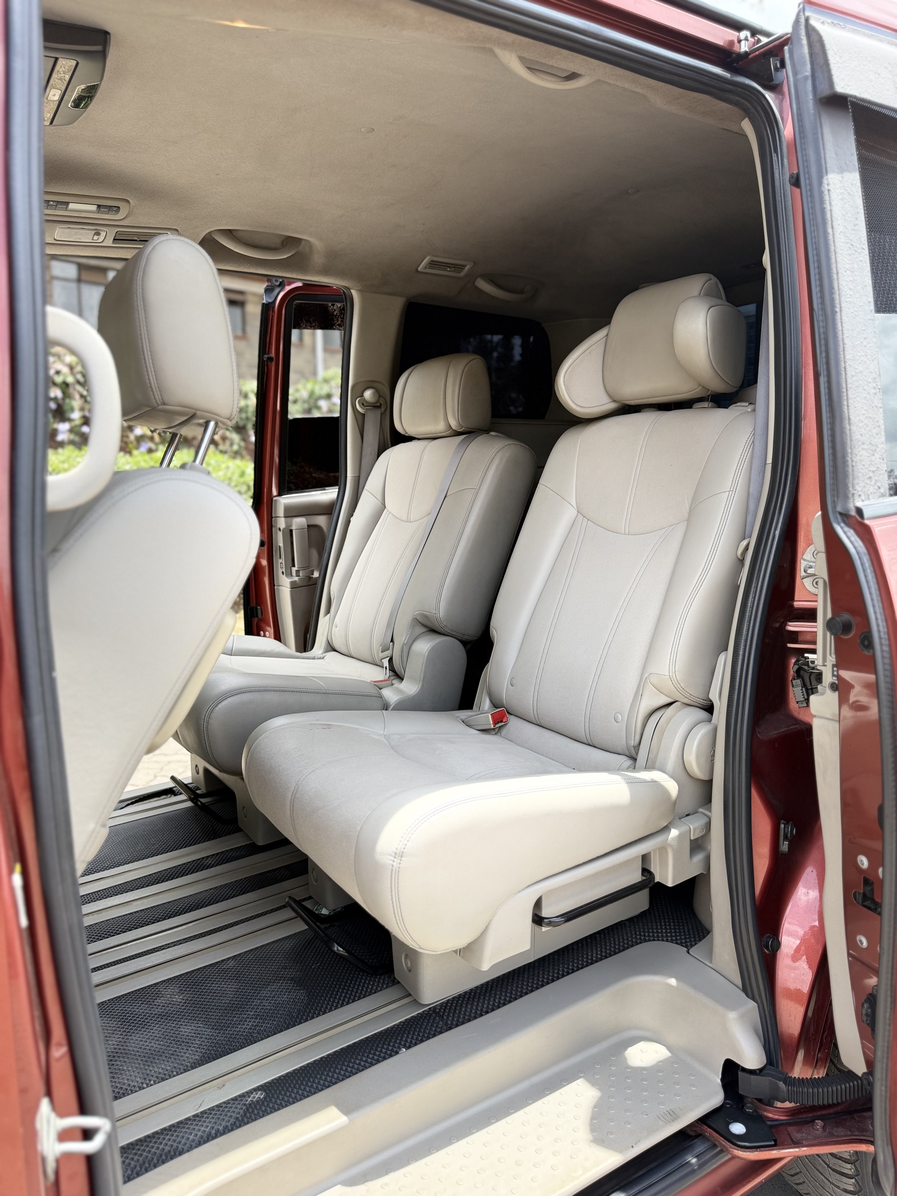 Vehicle photo 7