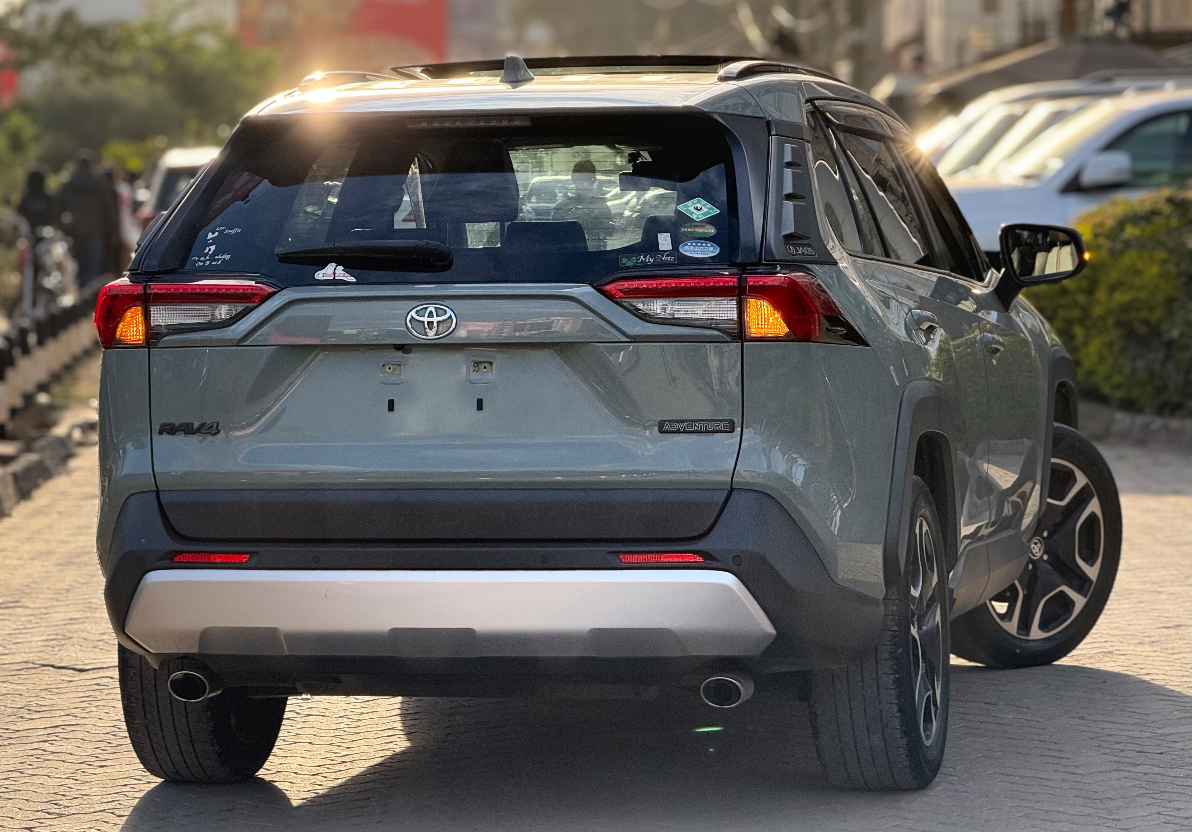 Vehicle photo 2