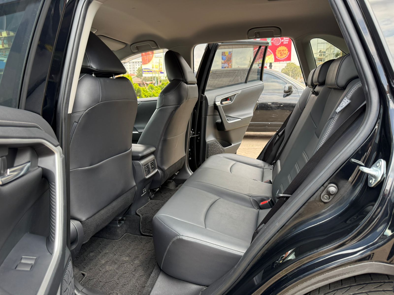 Vehicle photo 7