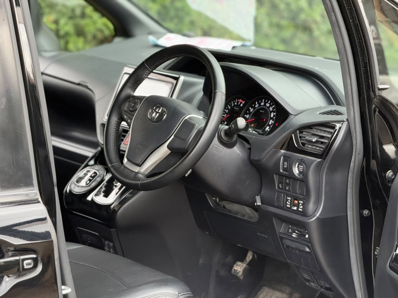 Vehicle photo 5
