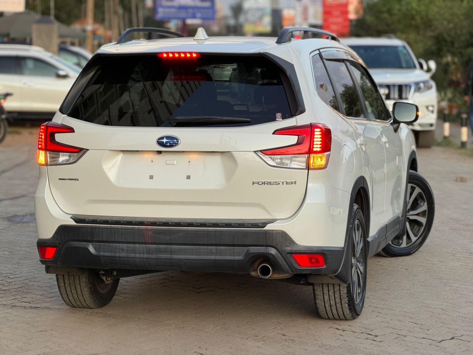 Vehicle photo 4