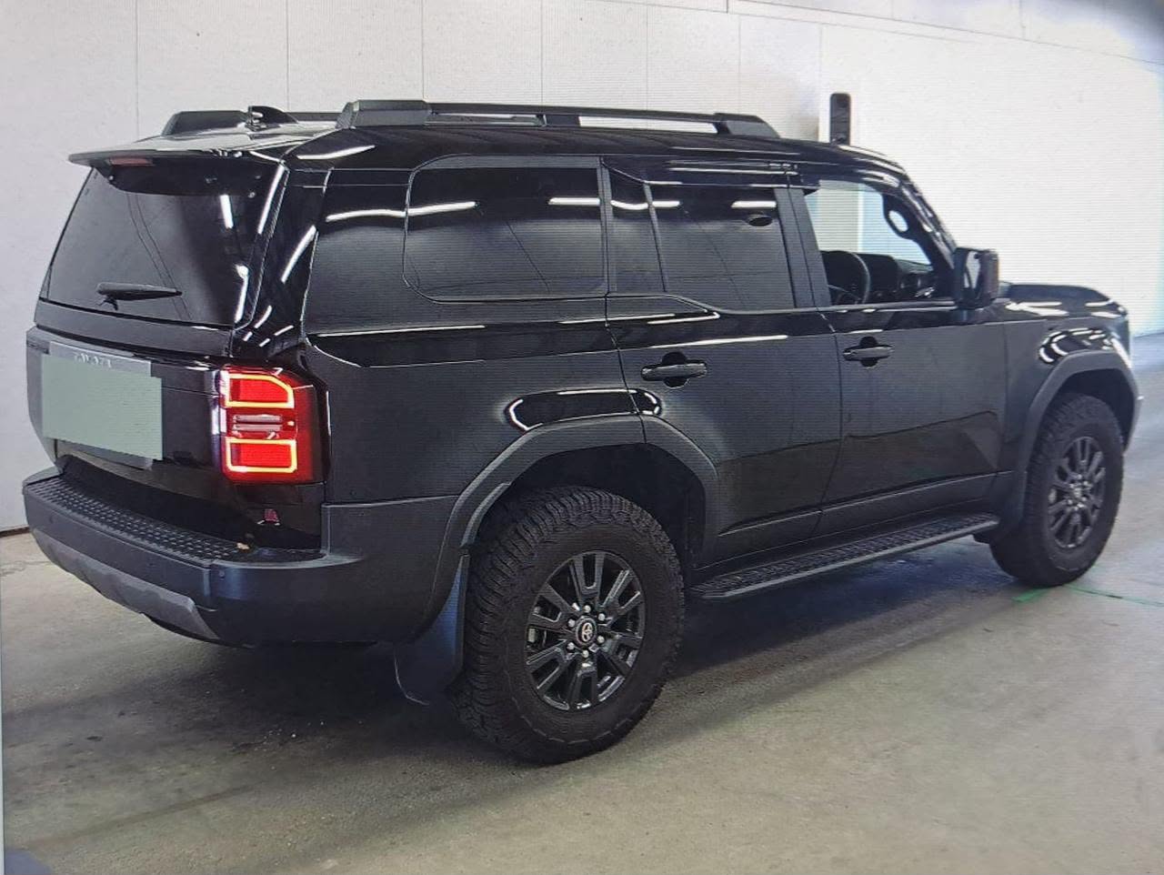 Vehicle photo 4