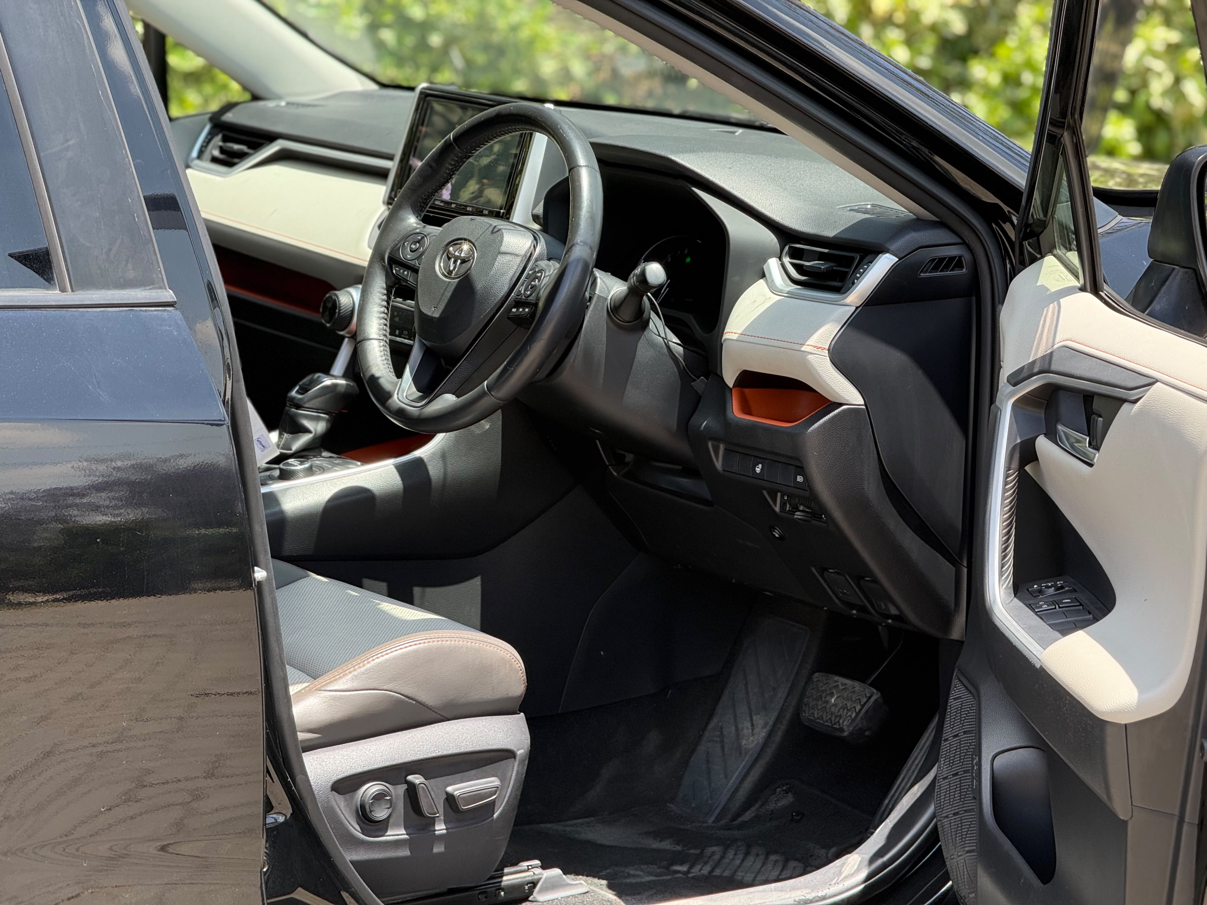 Vehicle photo 7